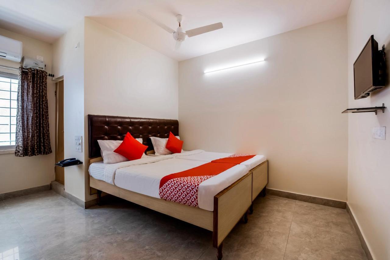 Super Oyo G P Residency Hotel Kakinada Exterior photo