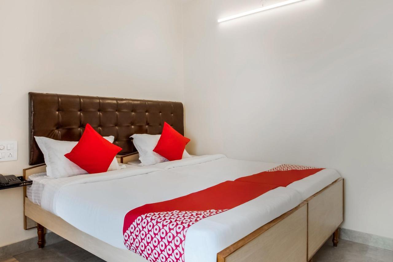 Super Oyo G P Residency Hotel Kakinada Exterior photo