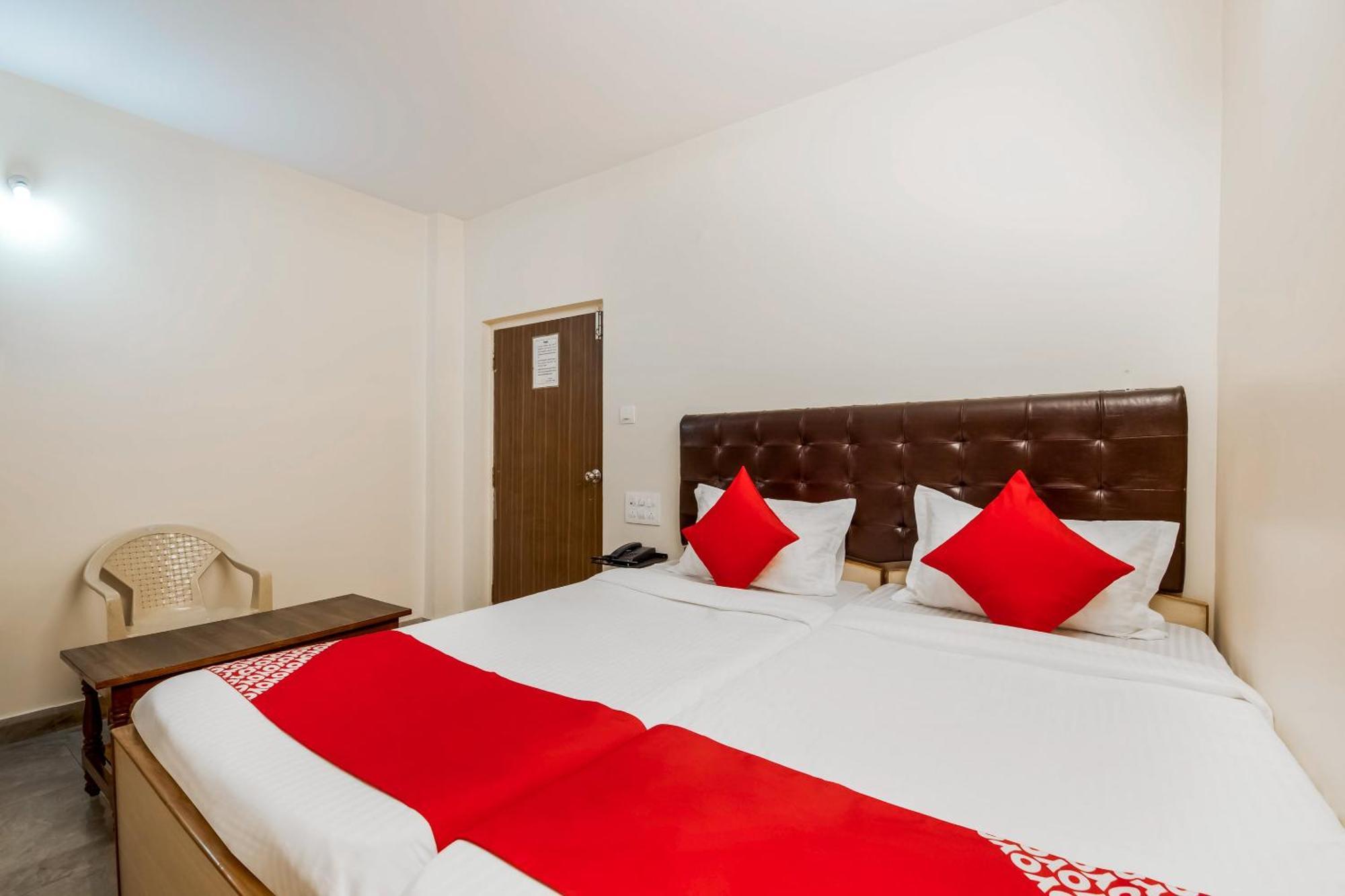 Super Oyo G P Residency Hotel Kakinada Exterior photo