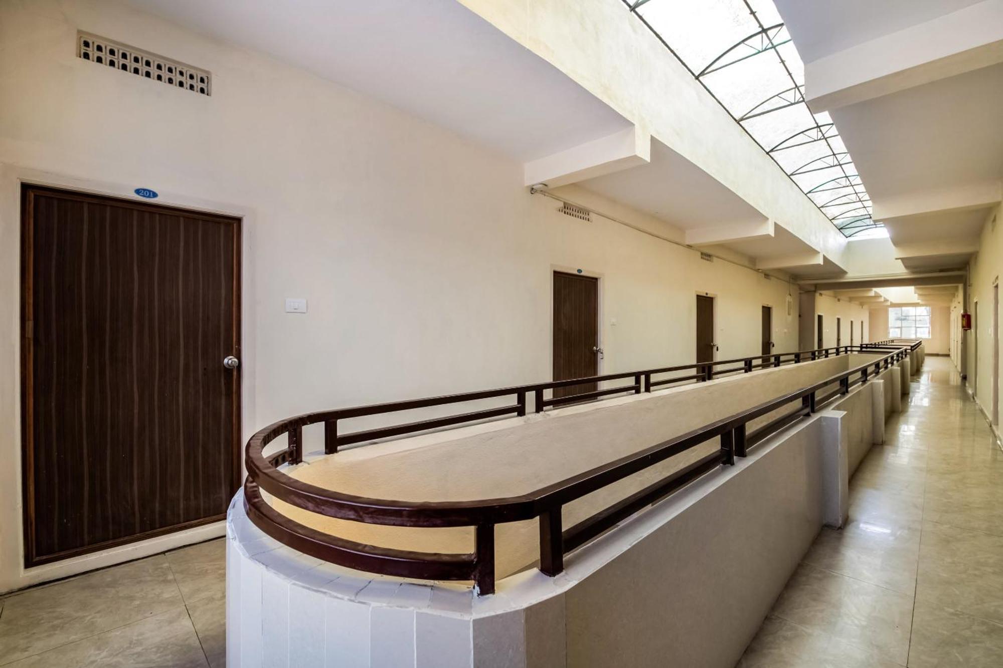 Super Oyo G P Residency Hotel Kakinada Exterior photo