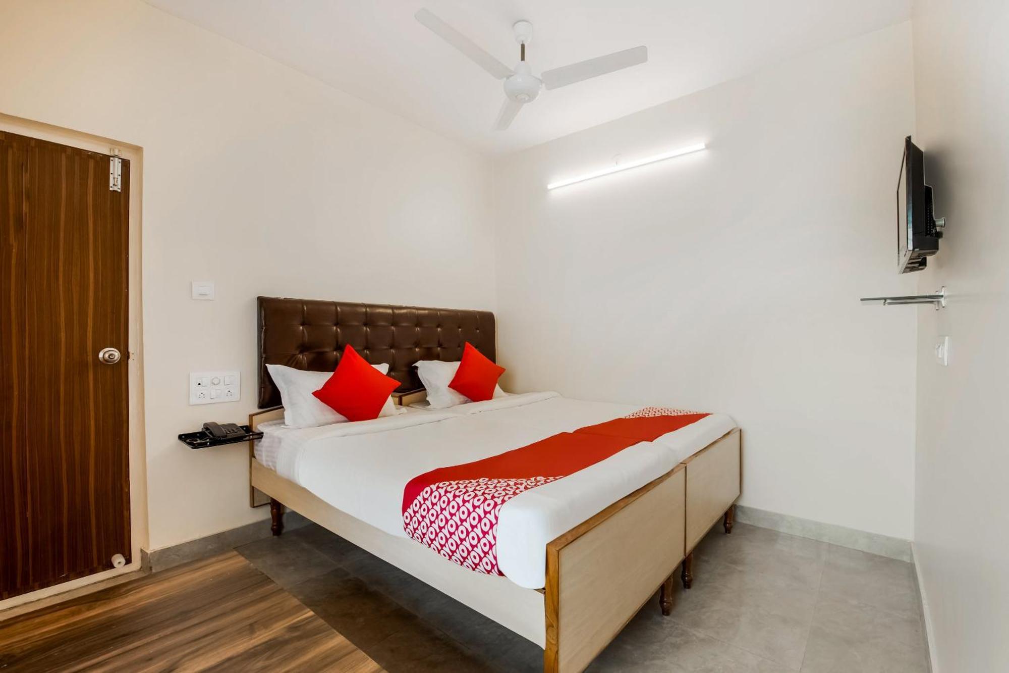 Super Oyo G P Residency Hotel Kakinada Exterior photo